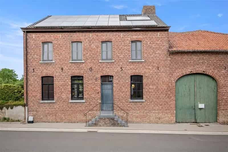 Huis te koop Tongeren: Authentieke woning met schuur en veel potentieel
