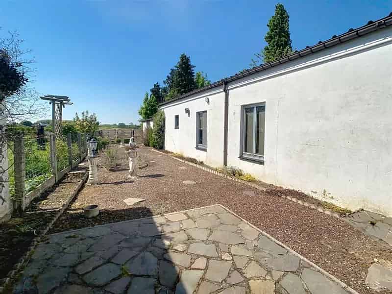 Ruime woning 3 slaapkamers bijgebouwen garage tuin 6a 81ca