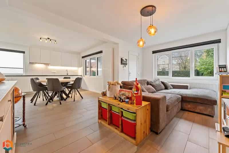 Gerenoveerde woning 3 slaapkamers 683m