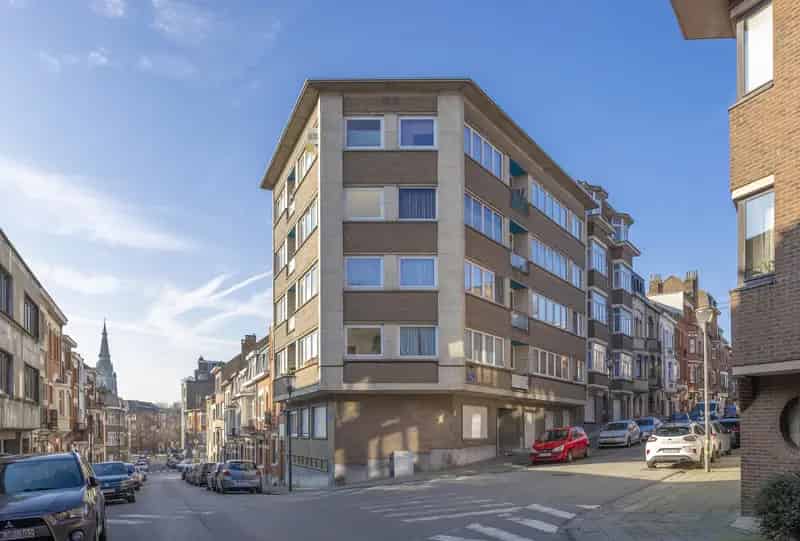Appartement te huur Anderlecht 1 slaapkamer terras garage