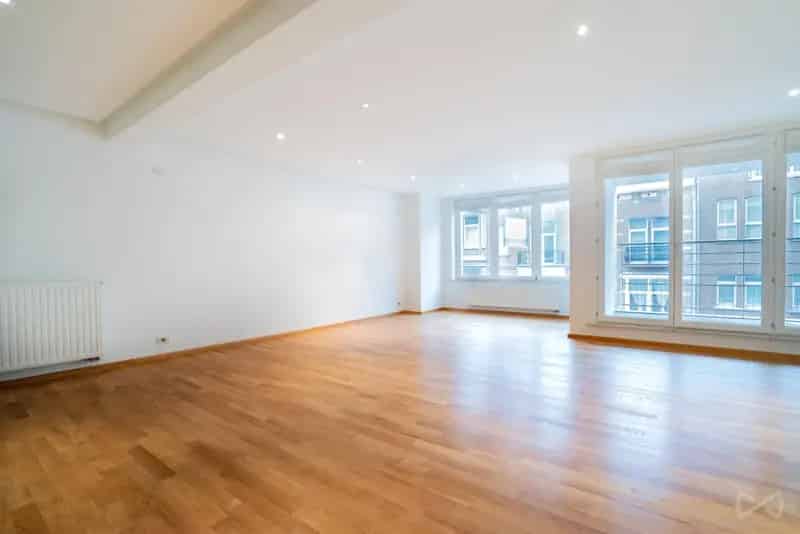 Appartement met drie slaapkamers in Ixelles
