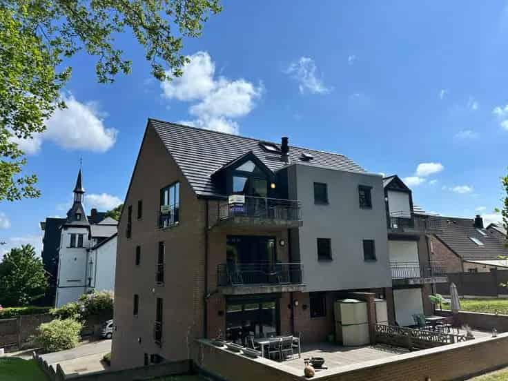 Penthouse Te Koop: 2 slaapkamers, garage, terras, EPC C