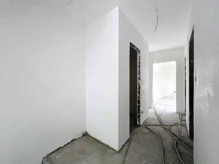 Huis Te Koop Dour Afwerking Nodig Garage Tuin
