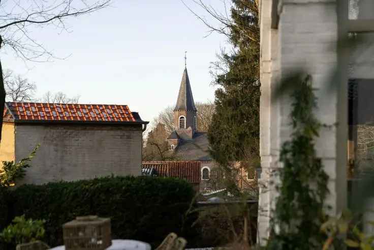 Villa Te Koop in Deurle met Charmante Renovatiemogelijkheden