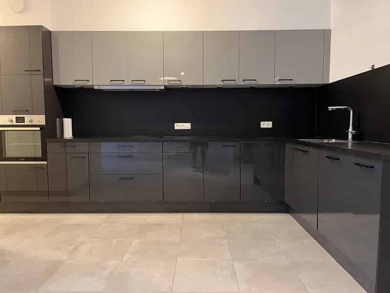 Gelijkvloersappartement te Tienen 2 slaapkamers Garage Terras
