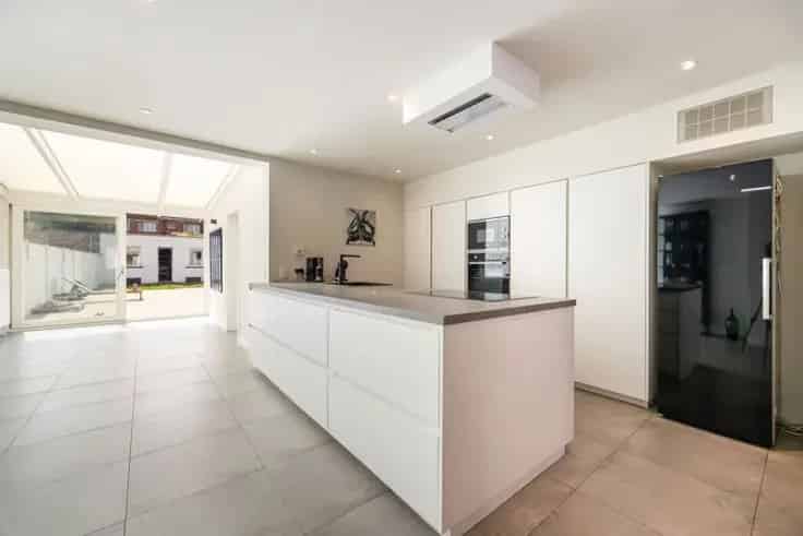 Huis Te Koop Schoten 3 slaapkamers Ruime tuin Gerenoveerd