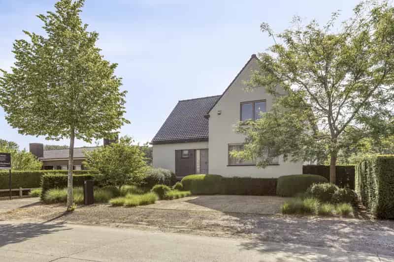 Kloeke Villa te Olsene met Prachtig Uitzicht en Zwembad