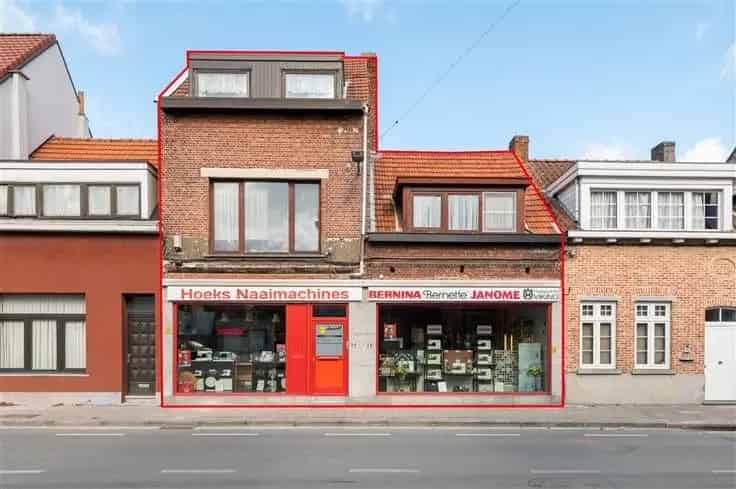 Handelshuis met Winkel en Duplexappartement te Koop