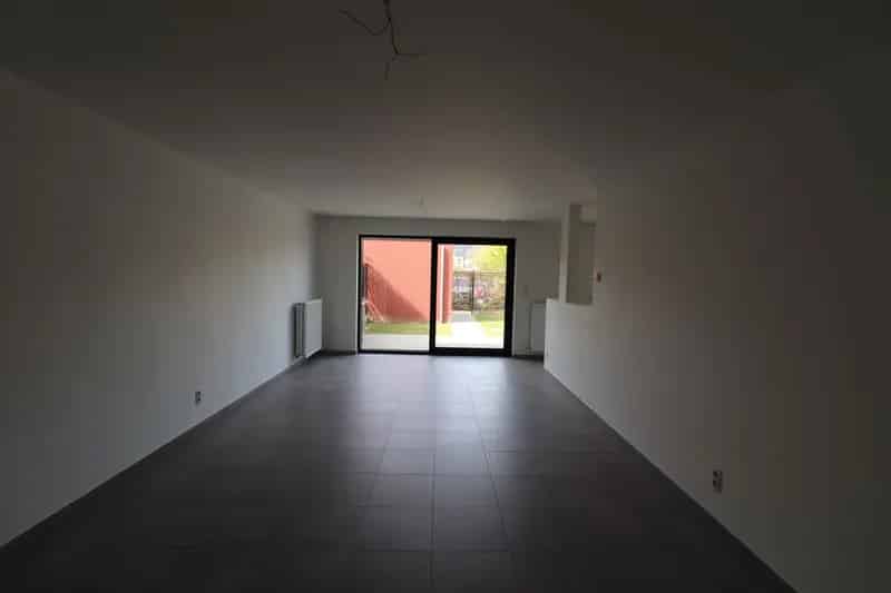 Ruim Recent Woonhuis 3 Slaapkamers Garage Terras Tuin