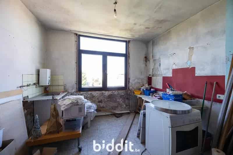 GOED GELEGEN WONING MET TUIN GARAGE EN KELLER