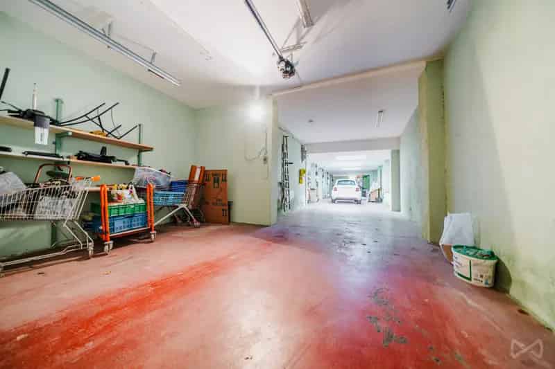 Huis te huur Sint-Jans-Molenbeek: 3 Appartementen 500m²