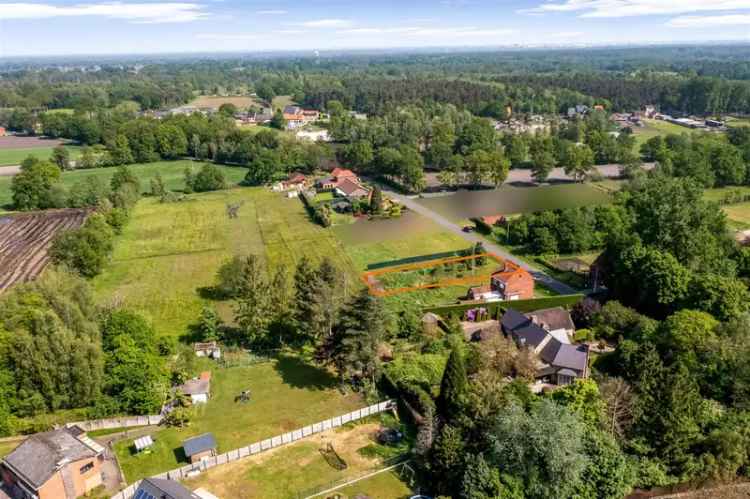 PRACHTIG GELEGEN BOUWGROND OB (828M²) MET 20M STRAATBREEDTE