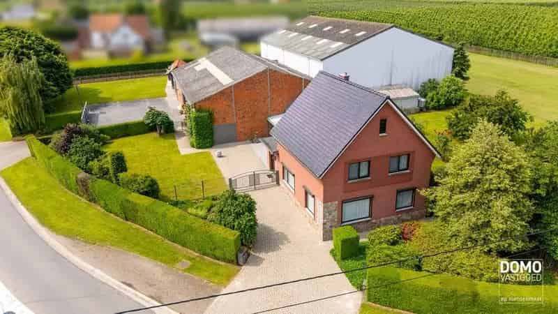 Unieke woning met 2 ruime loodsen 5849m2