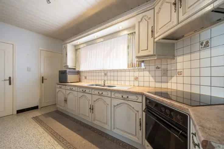 Huis Te Koop Te renoveren woning met veel mogelijkheden