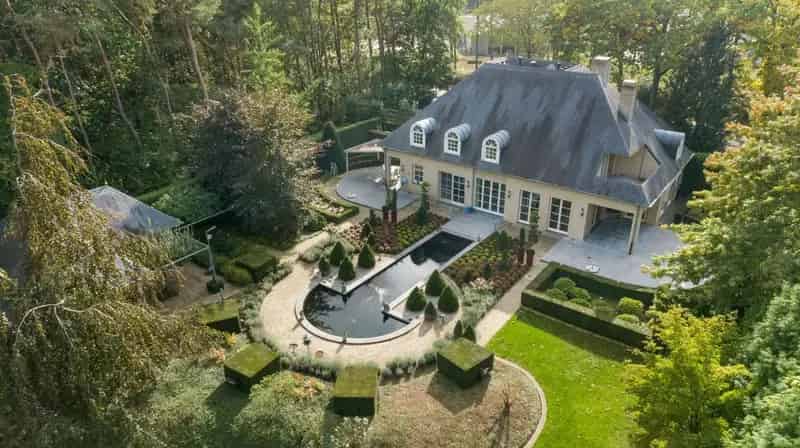 Huis te koop: Villa met 4 slaapkamers zwemvijver en 3 woonkamers