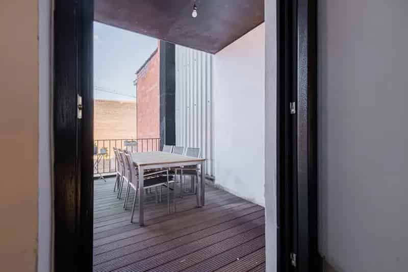 Appartement te koop Antwerpen: Instapklaar 2 slaapkamers ruim terras