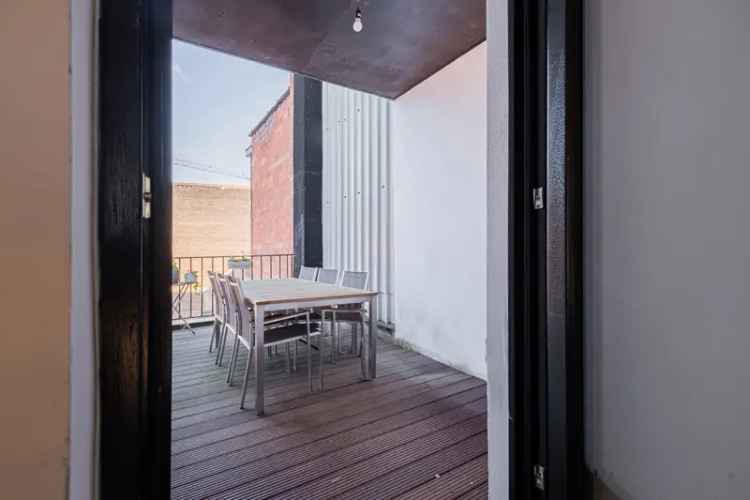 Appartement te koop Antwerpen: Instapklaar 2 slaapkamers ruim terras