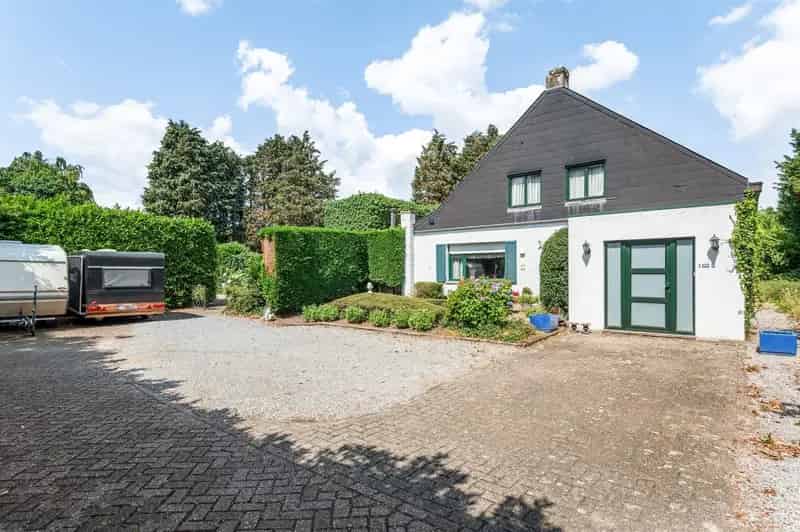 Te renoveren gezinswoning 5 slaapkamers 3723m²