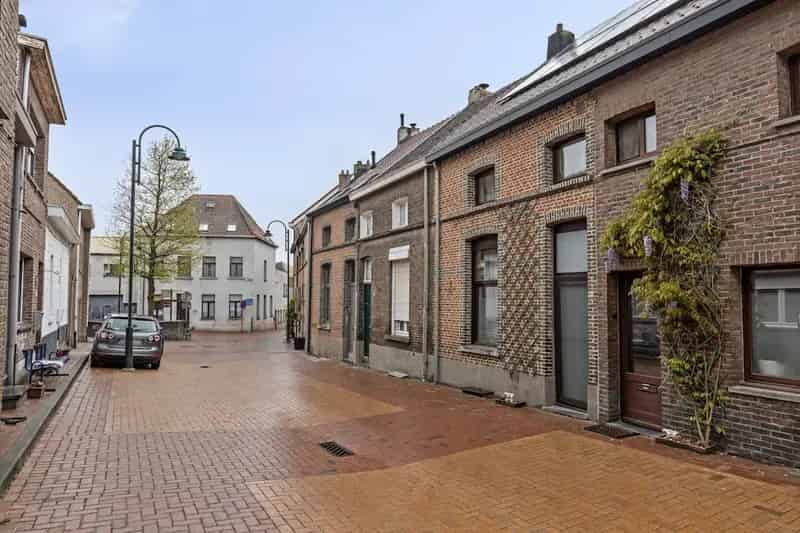 Te renoveren huis met tuin in Boom