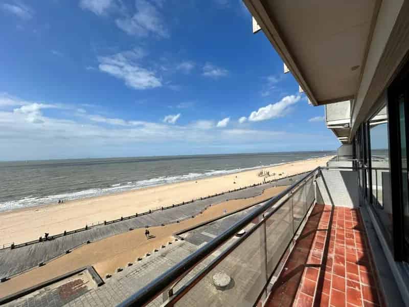 Appartement te koop: Uniek gerenoveerd 3 SLPK appartement met zeezicht