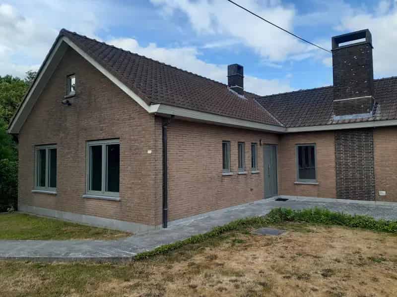 Huis te koop: Ruime gelijkvloerse woning in het groen