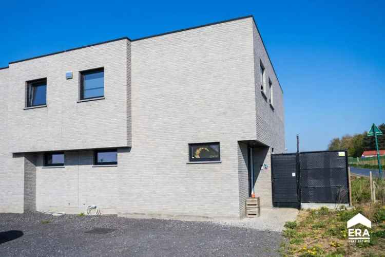 Huis te koop Zonnebeke: 3 slaapkamers, dubbele garage, tuin