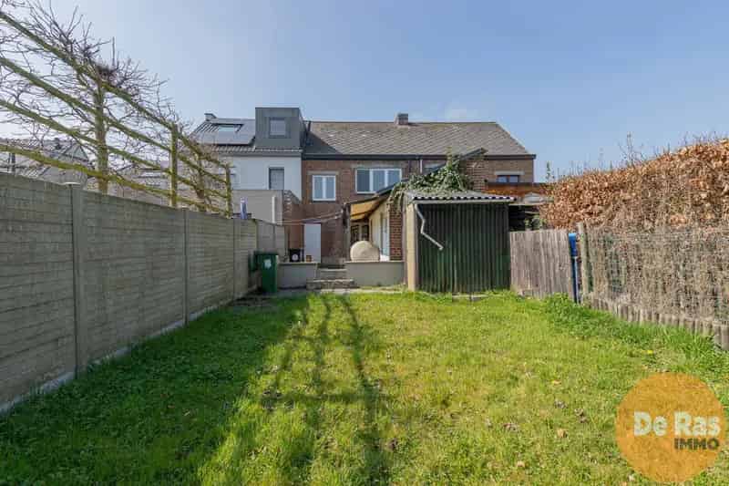 Huis te koop Sint-Lievens-Houtem: Renovatieproject nabij centrum