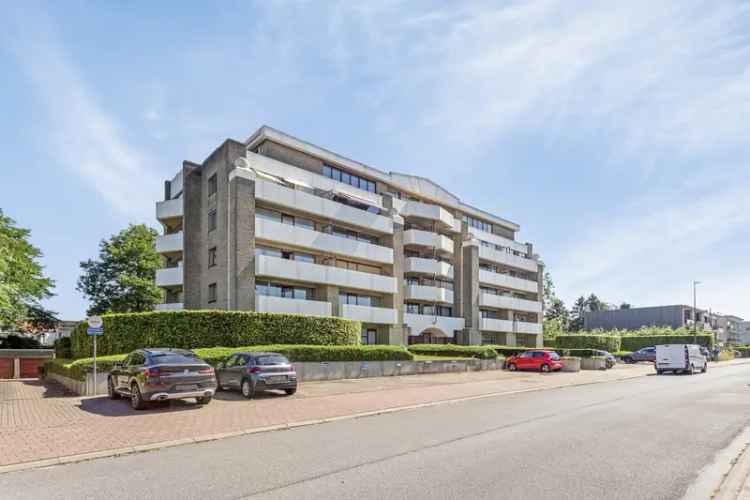 Centraal gelegen 1-slaapkamer appartement met staanplaats.