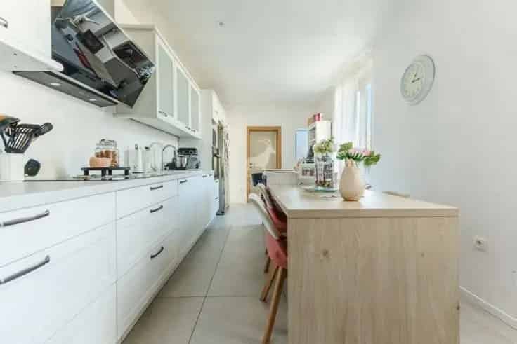 Huis Te Koop Monceau-sur-Sambre 4 Slaapkamers Tuin