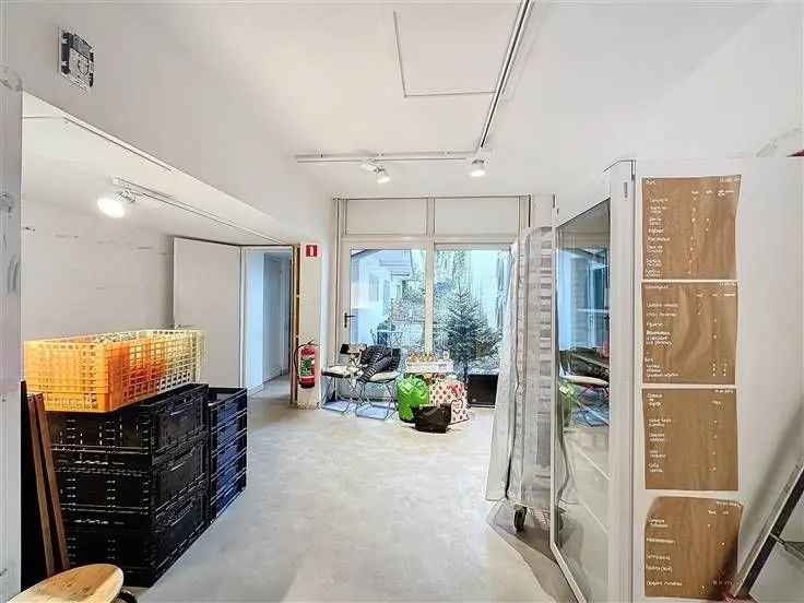 Te Koop Appartementen in Uccle met Tuin en Handelszaak