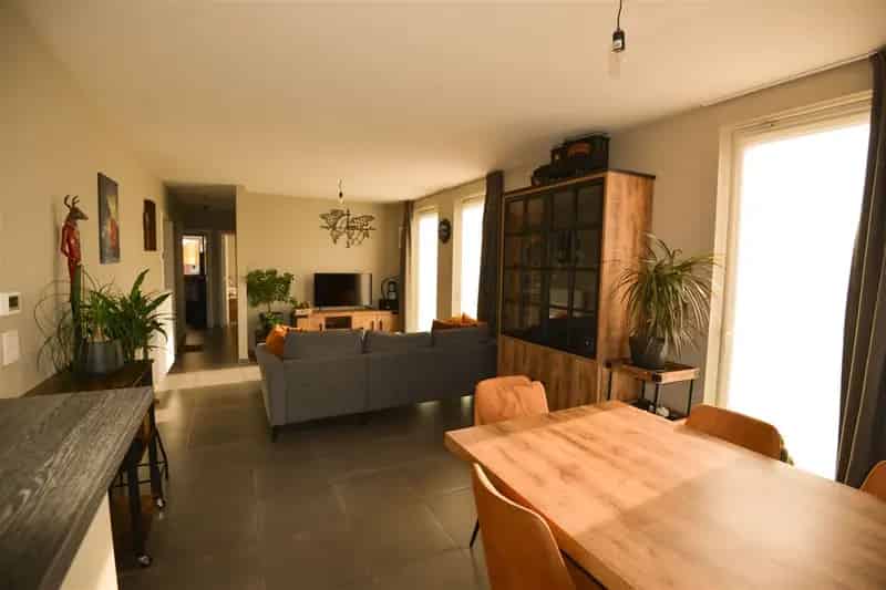 Appartement te huur met garage en ruim terras
