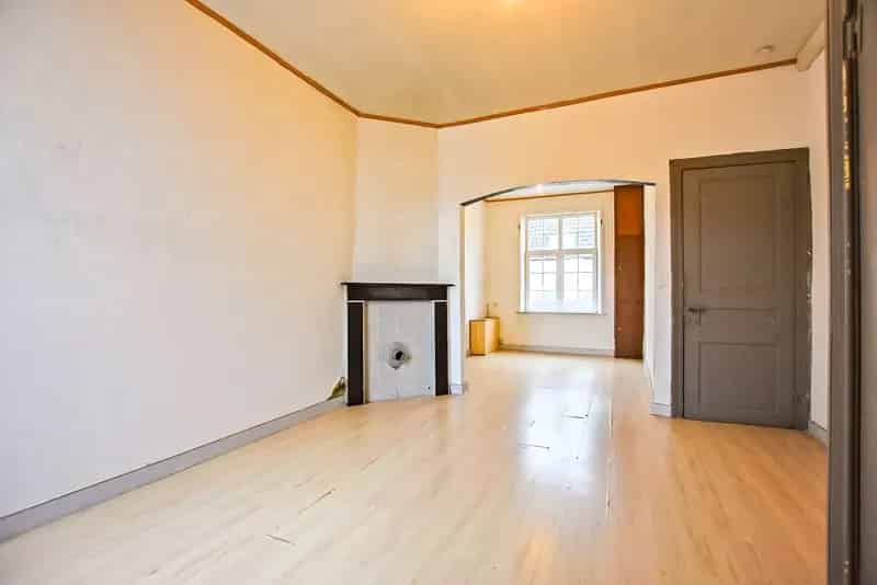 Te renoveren woning Lo Centrum - Vernieuwd Dak en Dubbele Beglazing