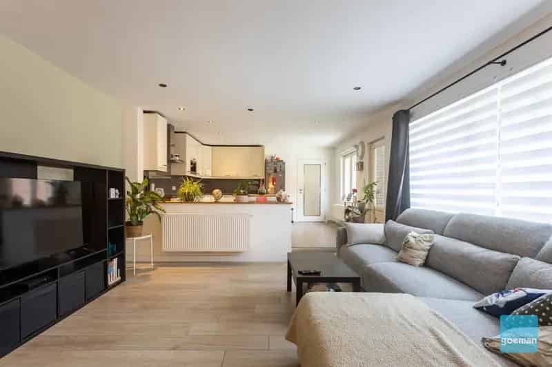 Huis te huur te LDE: Instapklare halfopen bebouwing met garage en tuin