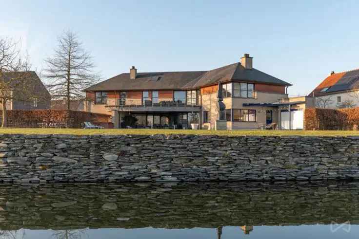 Te koop villa in Bierbeek met uitzicht op natuurgebied en tuin