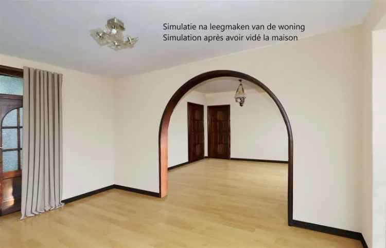 Te renoveren woning met grote garage