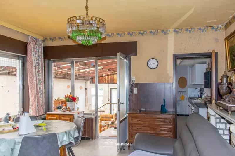 Ruime woning mt bijgebouwen & atelier (achteraan bereikbaar)