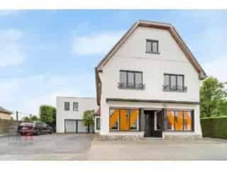Handelspand Oostkamp Wonen Werken Kantoor Magazijn Zwembad