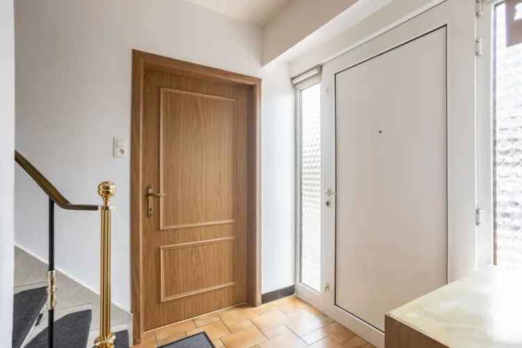 Gezinswoning 4 slaapkamers tuin achteruitweg
