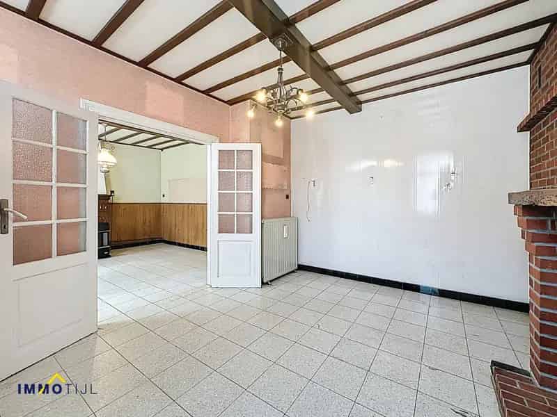 Te renoveren woning met 3 slaapkamers en 3 garages Haaltert