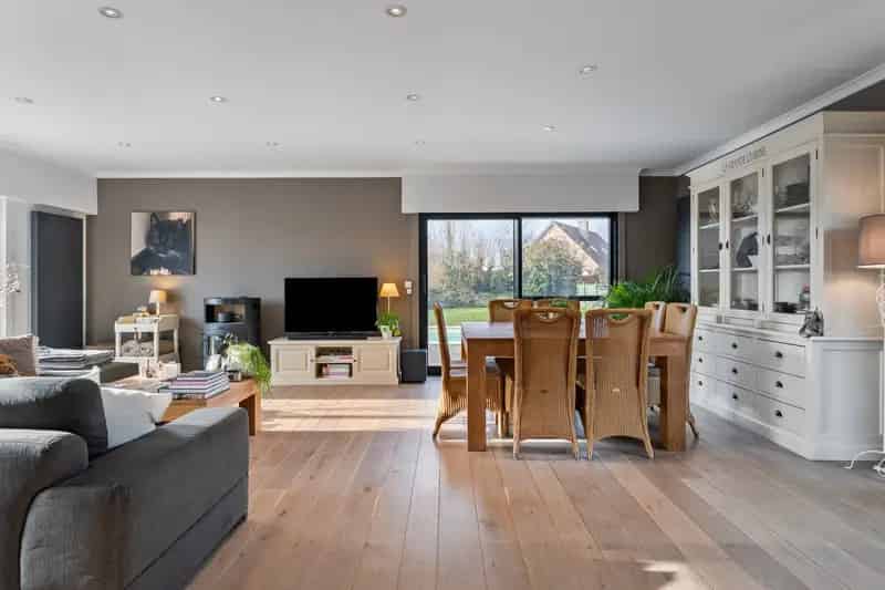 Hoogwaardige Villa te Koop met Zwembad en Tuin