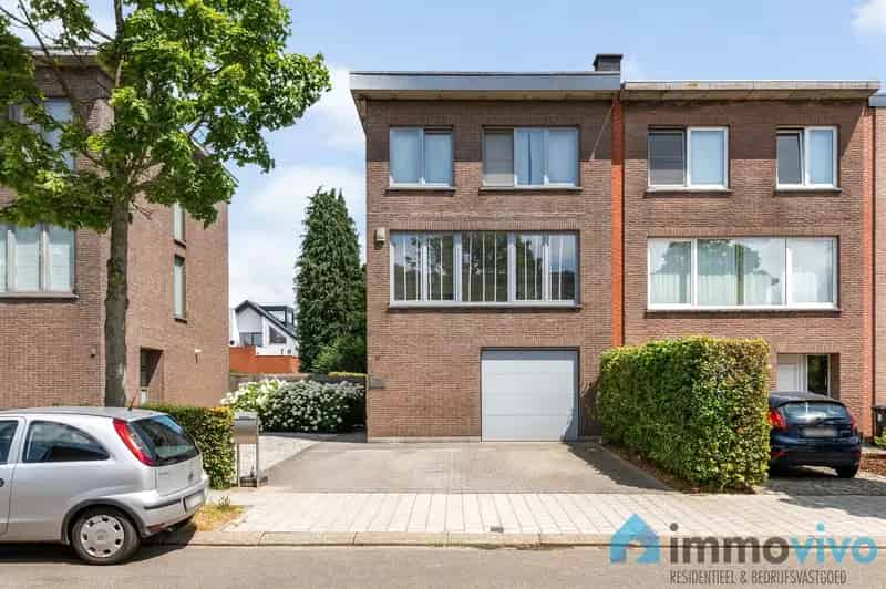 Gerenoveerde woning Edegem met tuin en garage