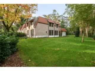 Appartement te koop Waasmunster - Luxe Villa-appartement met Tuin en Garage