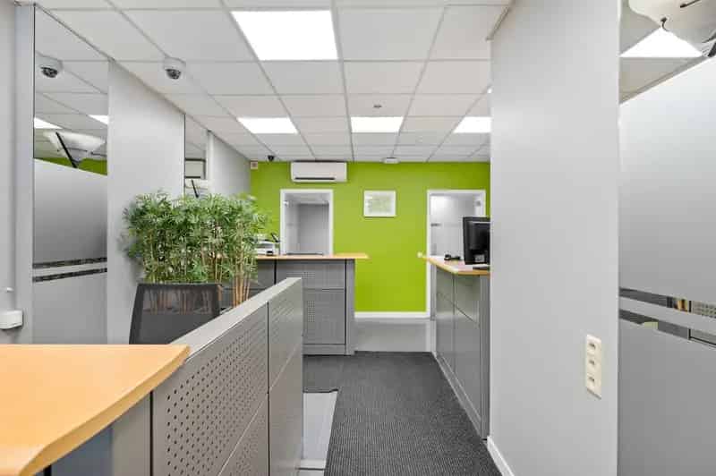 Handelsgelijkvloers met Woning Berchem Toplocatie