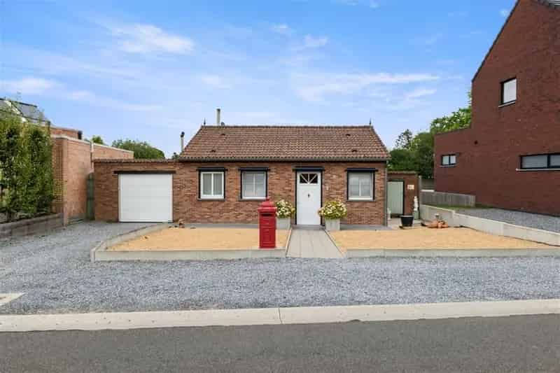 Gelijkvloerse woning met garage te Brustem