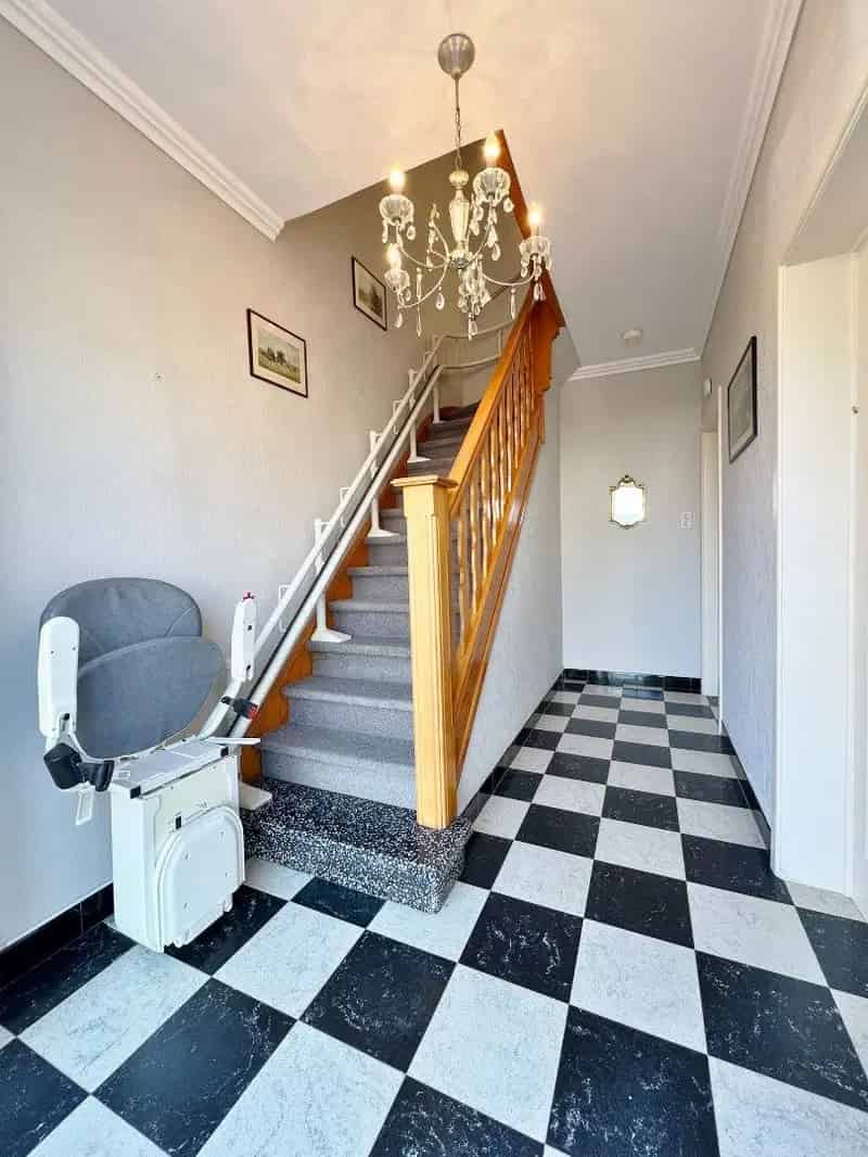 Halfopen Woning Zonnige Tuin Garage