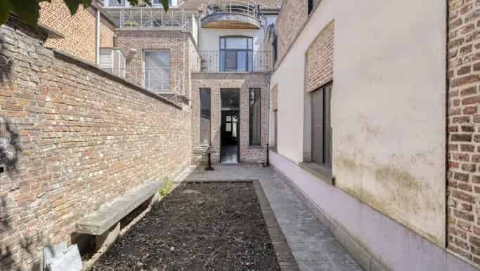 Opbrengsteigendom te koop Rupelmonde - Gerenoveerd met handelsruimte en appartementen