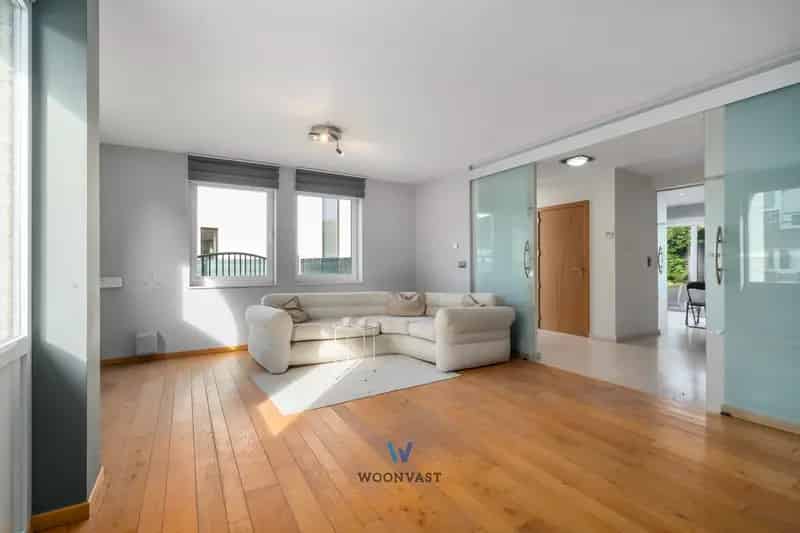 Huis te koop Peizegem: Ruime woning met loods