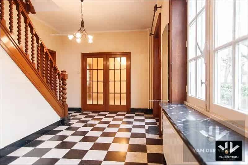 Villa te koop Hasselt 6 slaapkamers grote tuin