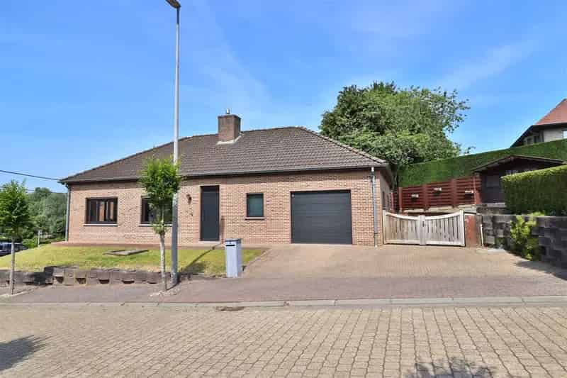 Gelijkvloerse Villa met Tuin te Koop