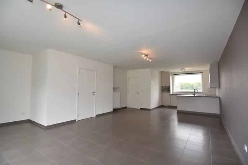 Ruime HOB groene omgeving net geschilderd